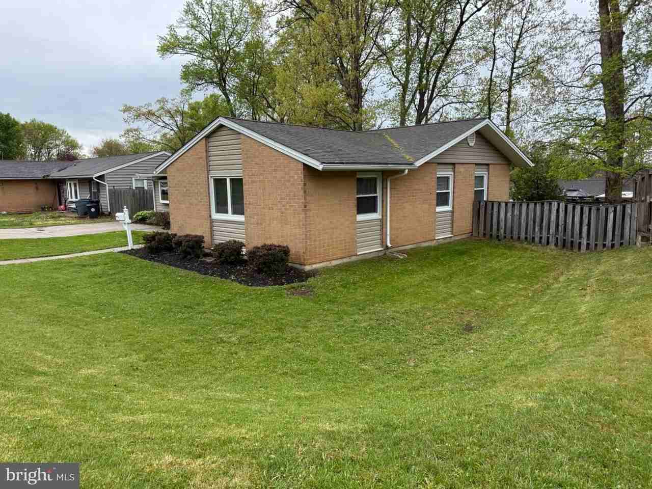 416 Breslin Rd - Photo 4 of 32