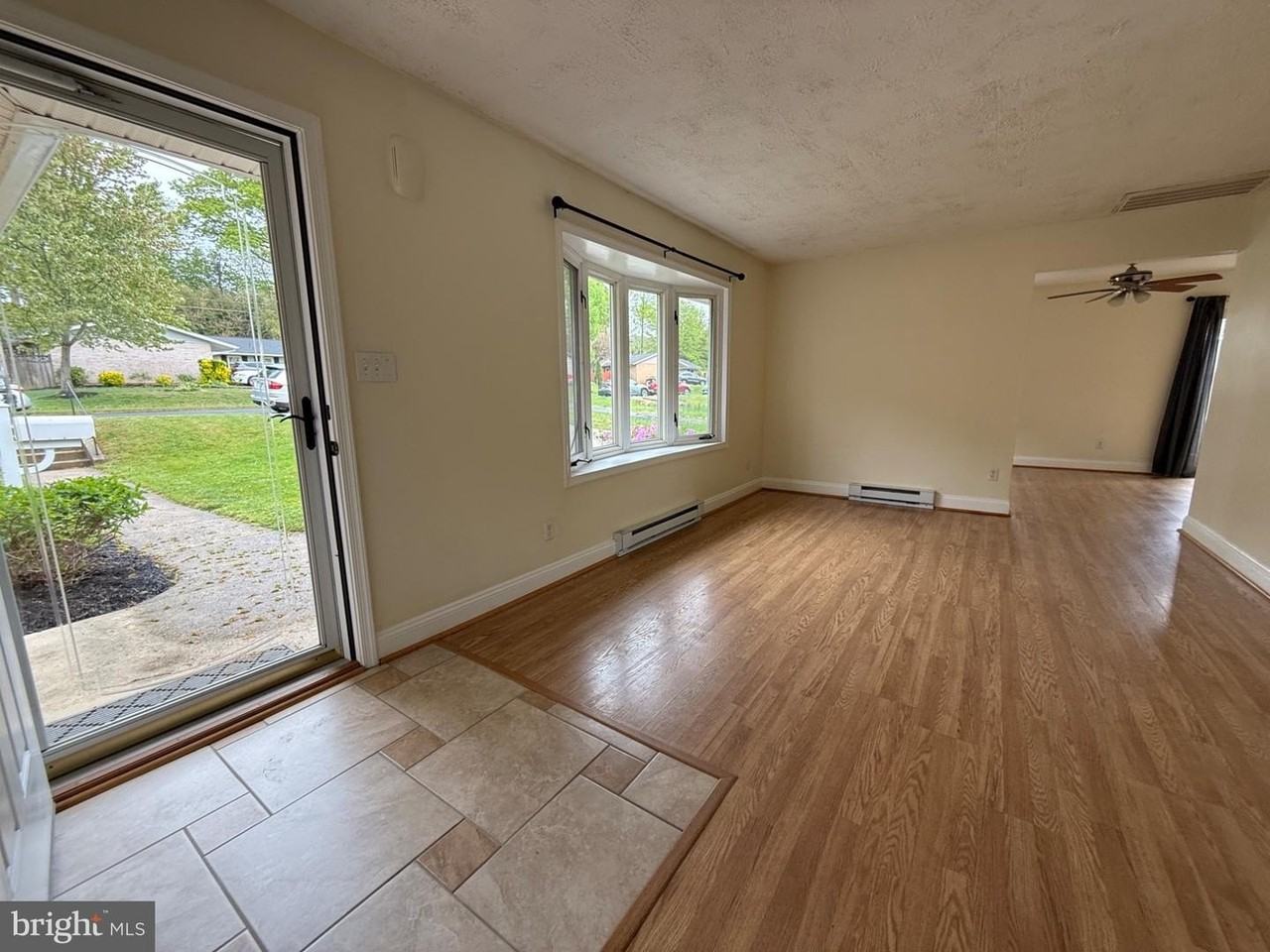 416 Breslin Rd - Photo 5 of 32