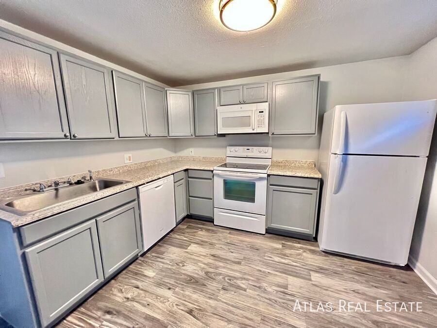 1016 Magnolia St #A - Photo 2 of 11