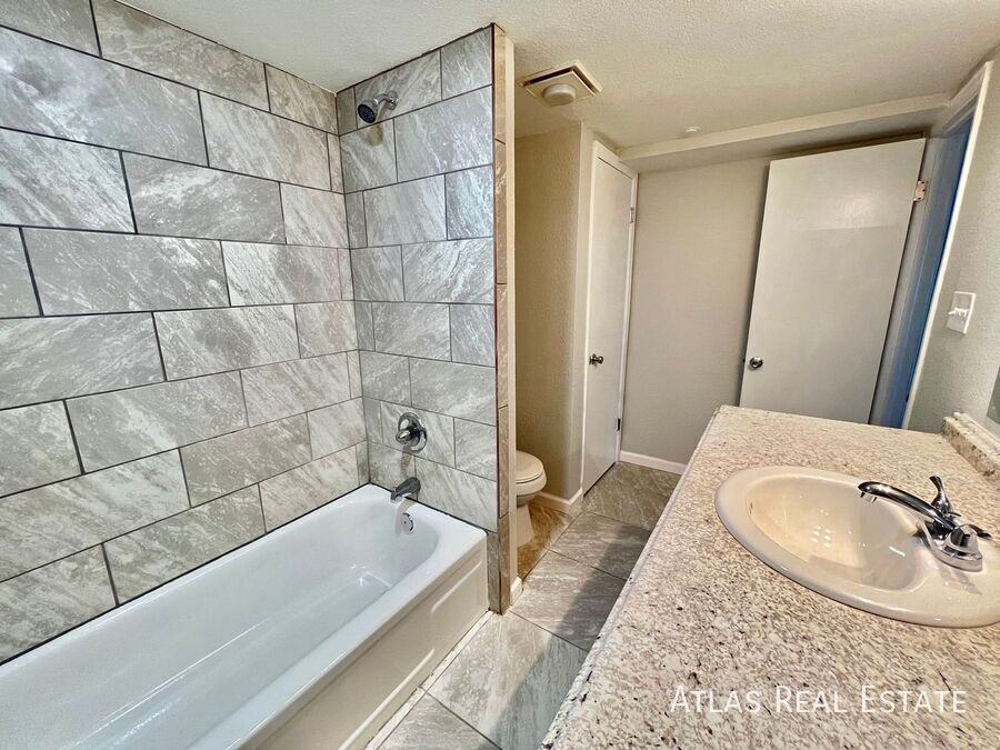 1016 Magnolia St #A - Photo 6 of 11