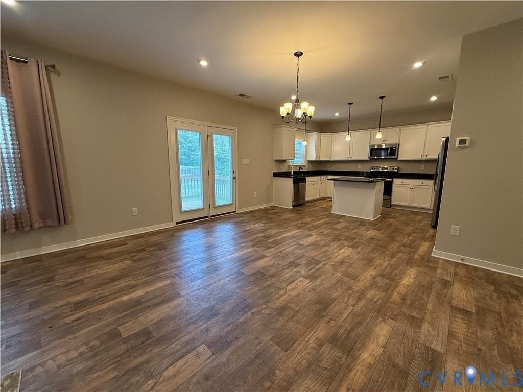 2413 Elkview Dr - Photo 6 of 9