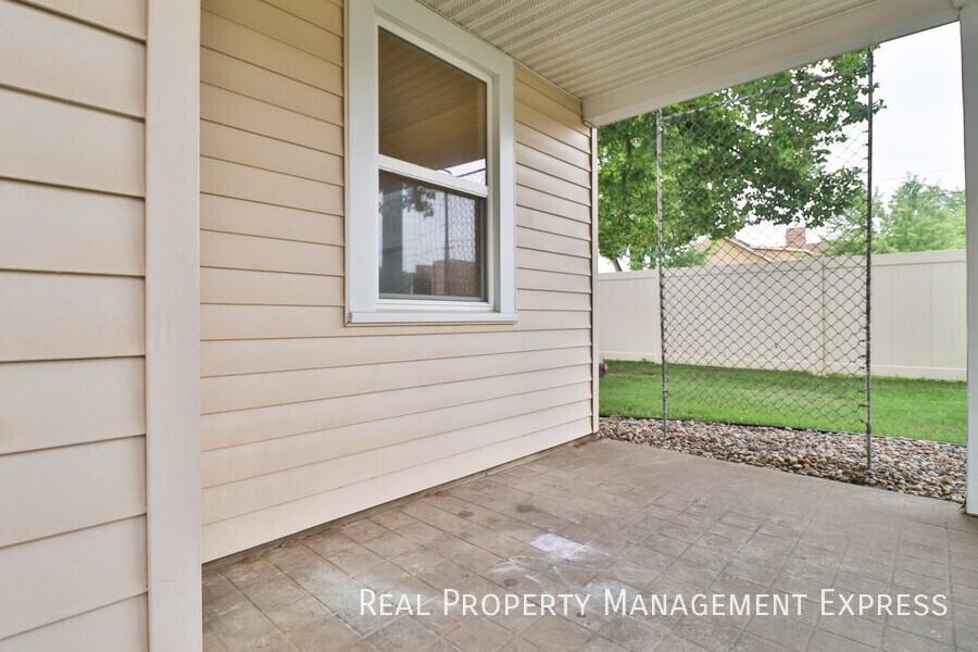 1412 W 17th St - Photo 5 of 28