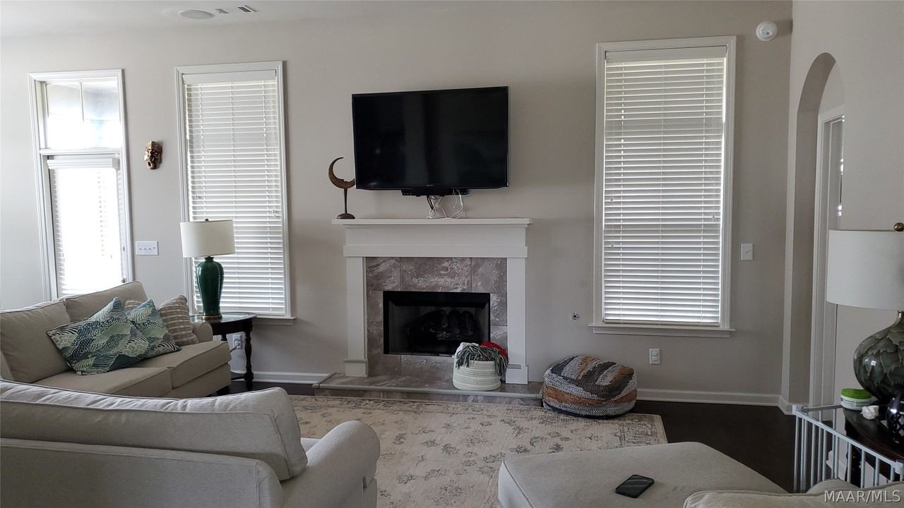 8863 Broderick St - Photo 3 of 21