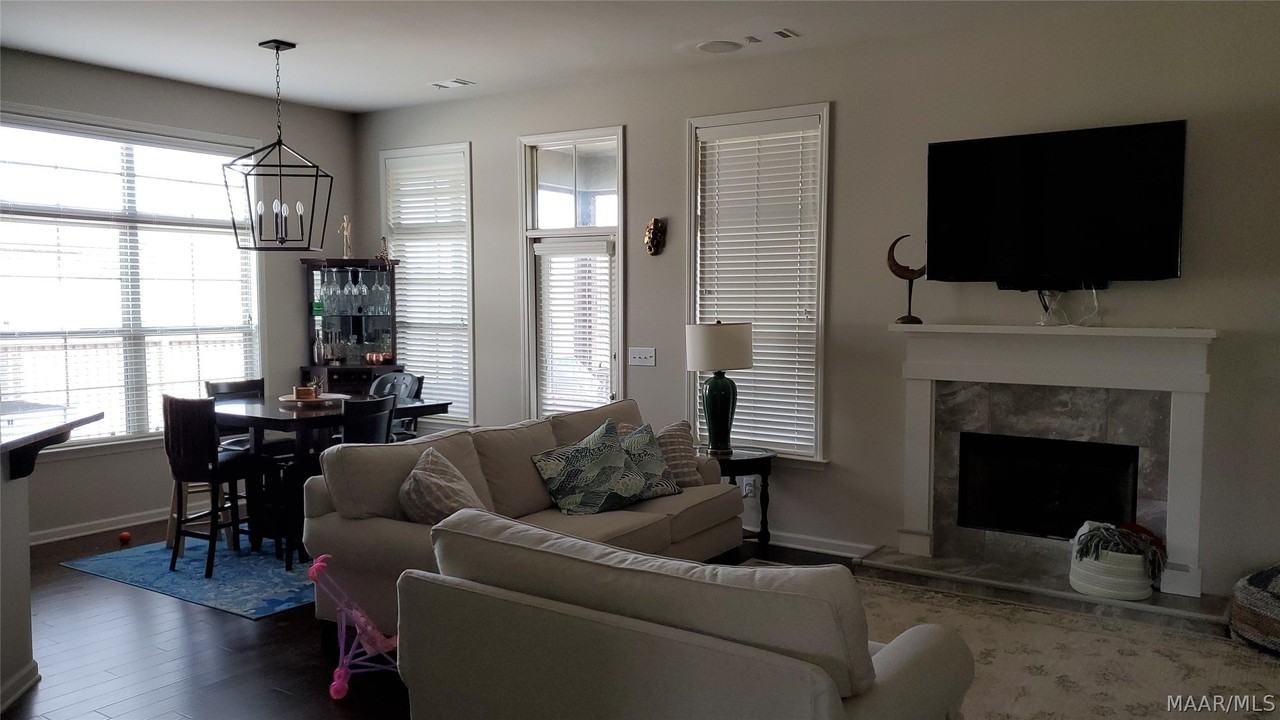8863 Broderick St - Photo 4 of 21