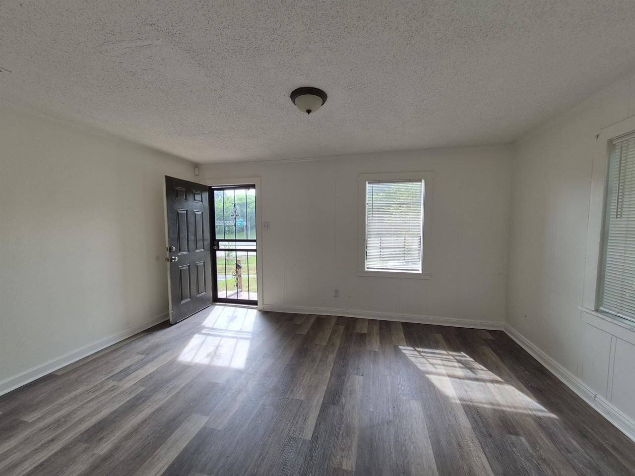 2100 Riverside Blvd - Photo 2 of 10