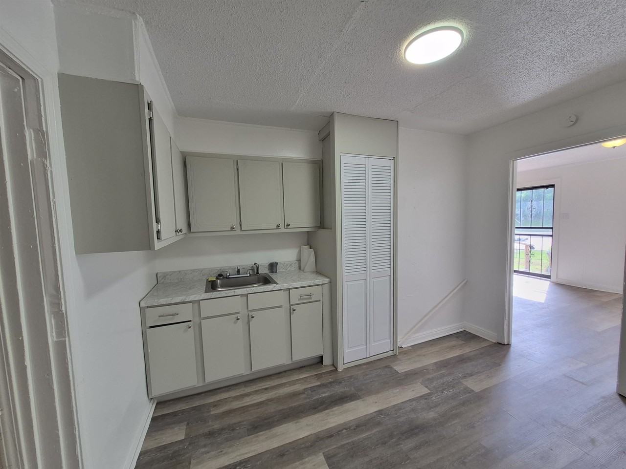 2100 Riverside Blvd - Photo 4 of 10