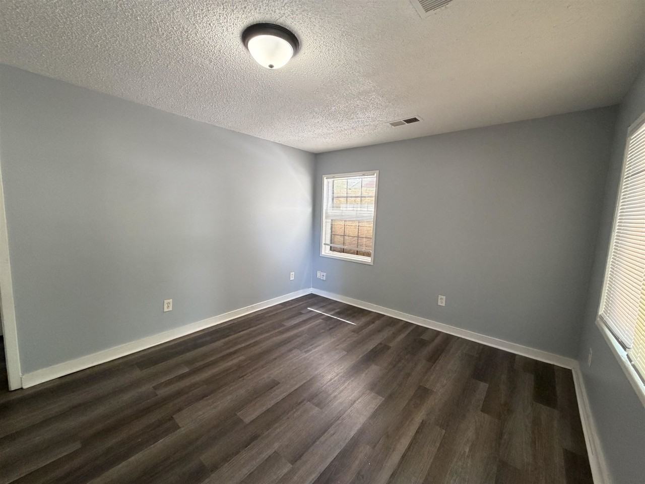 1300 Robin Hood Ln - Photo 3 of 9