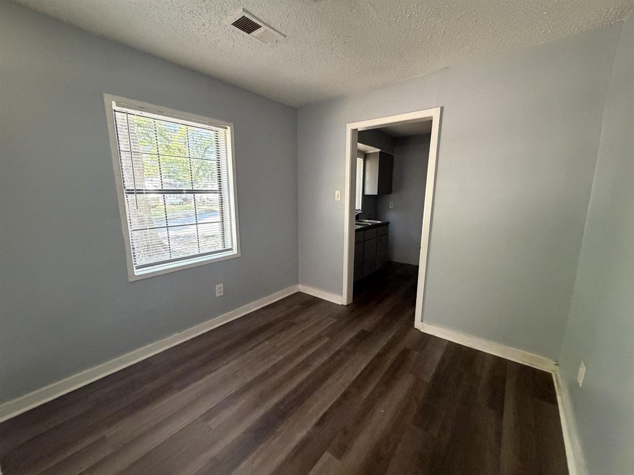 1300 Robin Hood Ln - Photo 4 of 9