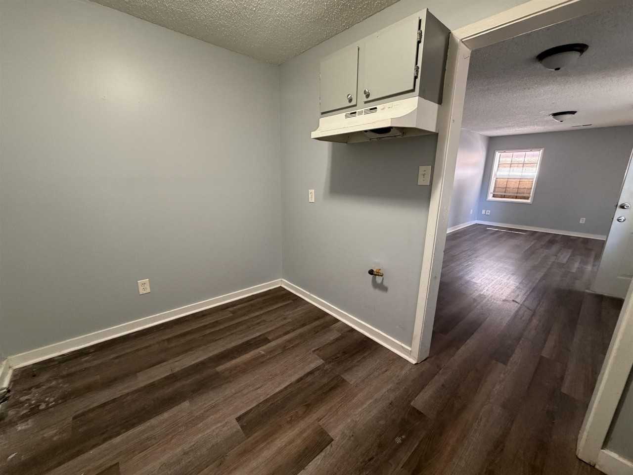 1300 Robin Hood Ln - Photo 6 of 9