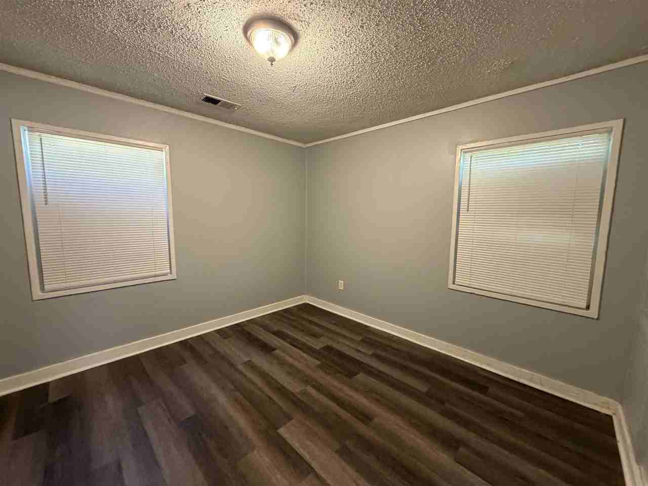 1300 Robin Hood Ln - Photo 7 of 9