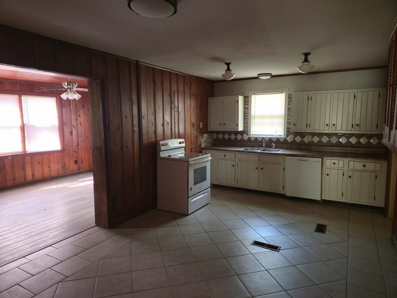 779 Indian Dr - Photo 2 of 11