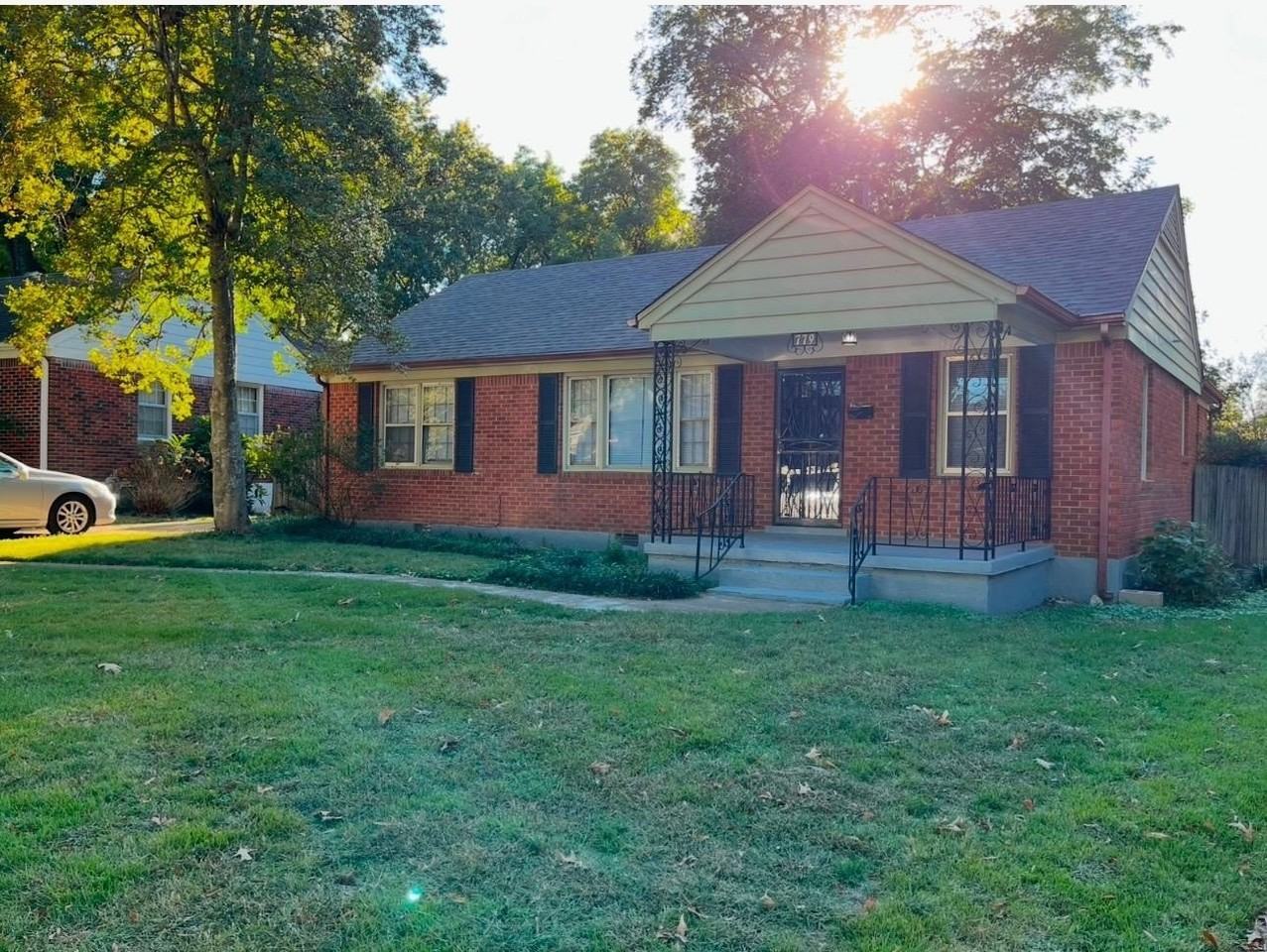 779 Indian Dr - Photo 4 of 11