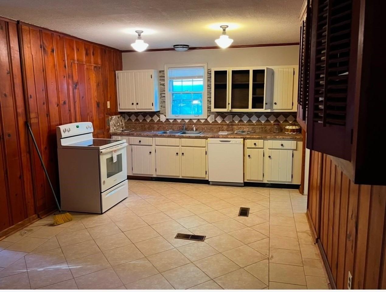 779 Indian Dr - Photo 6 of 11