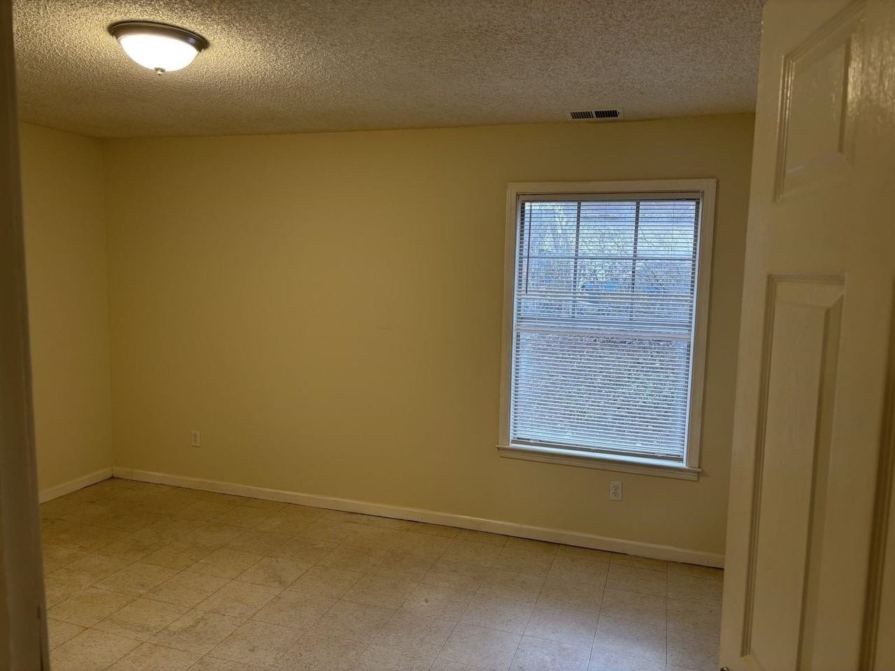 643 Mcwhirter Ave - Photo 7 of 7