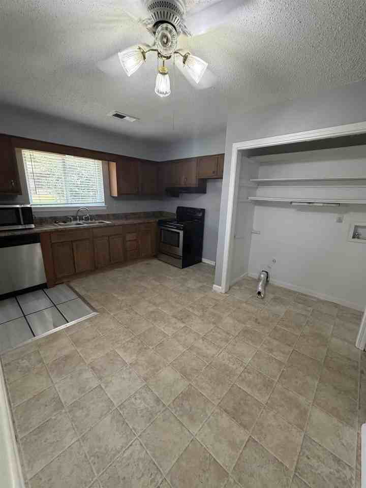 7016 Pam Dr - Photo 3 of 11