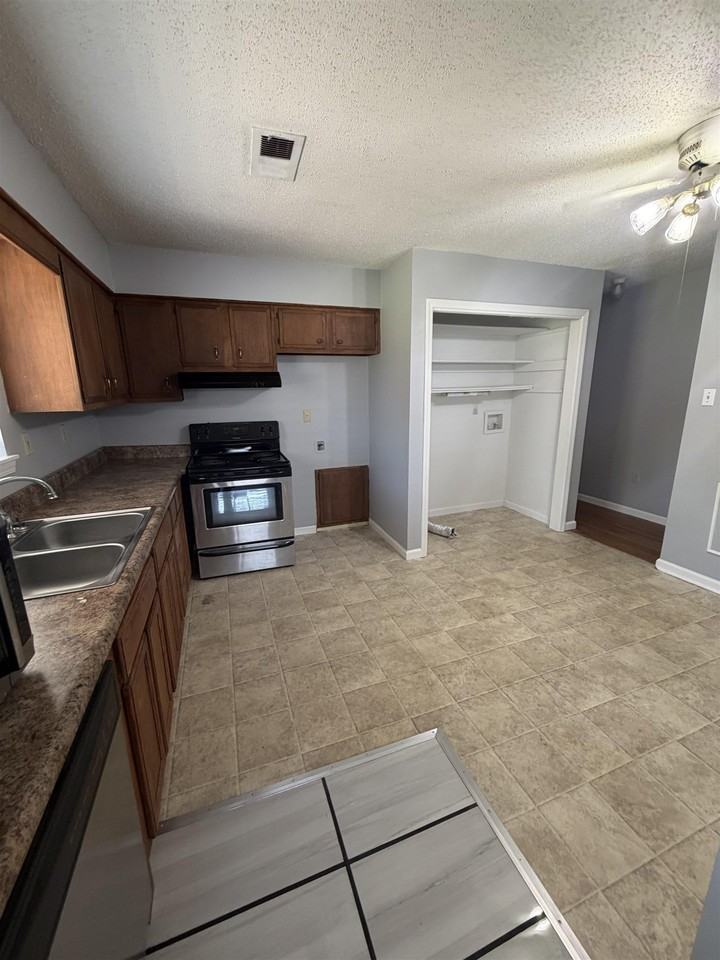 7016 Pam Dr - Photo 4 of 11