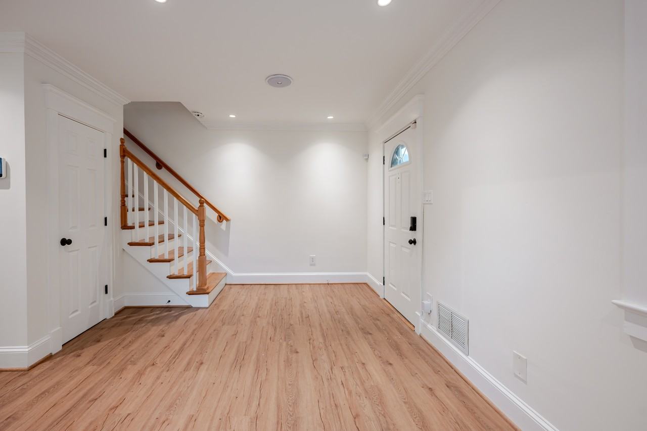 5042 8th St Ne - Photo 4 of 28