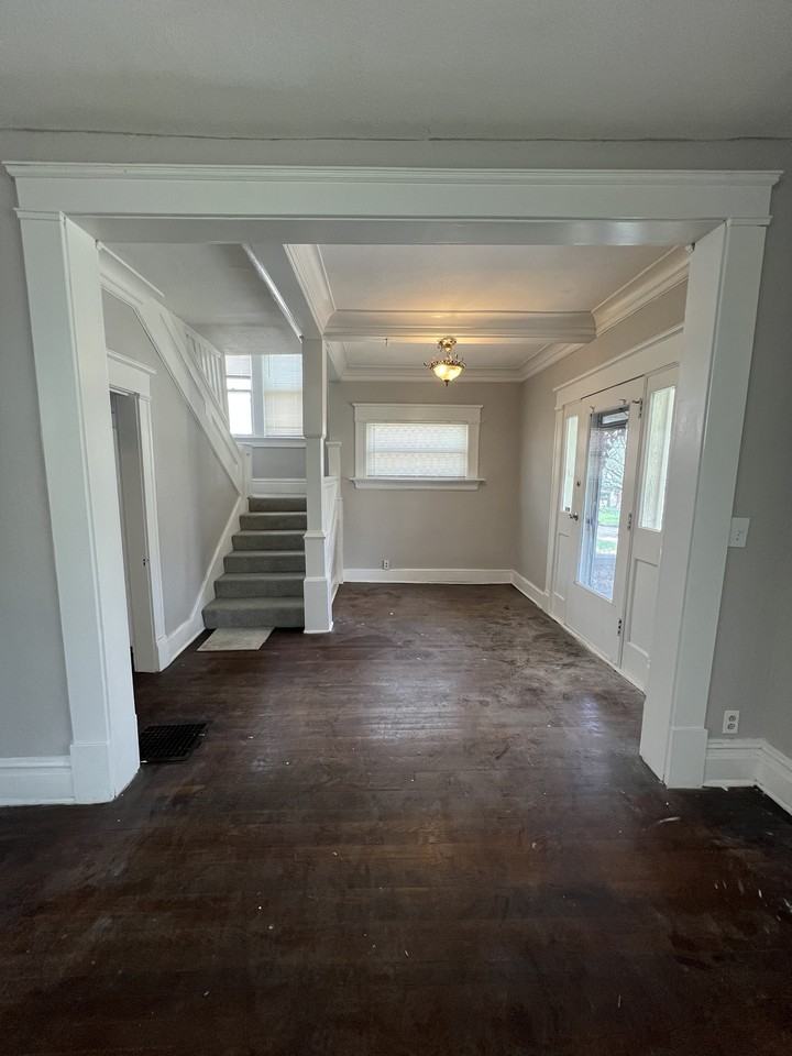 3850 E 62nd St #1 - Photo 3 of 17