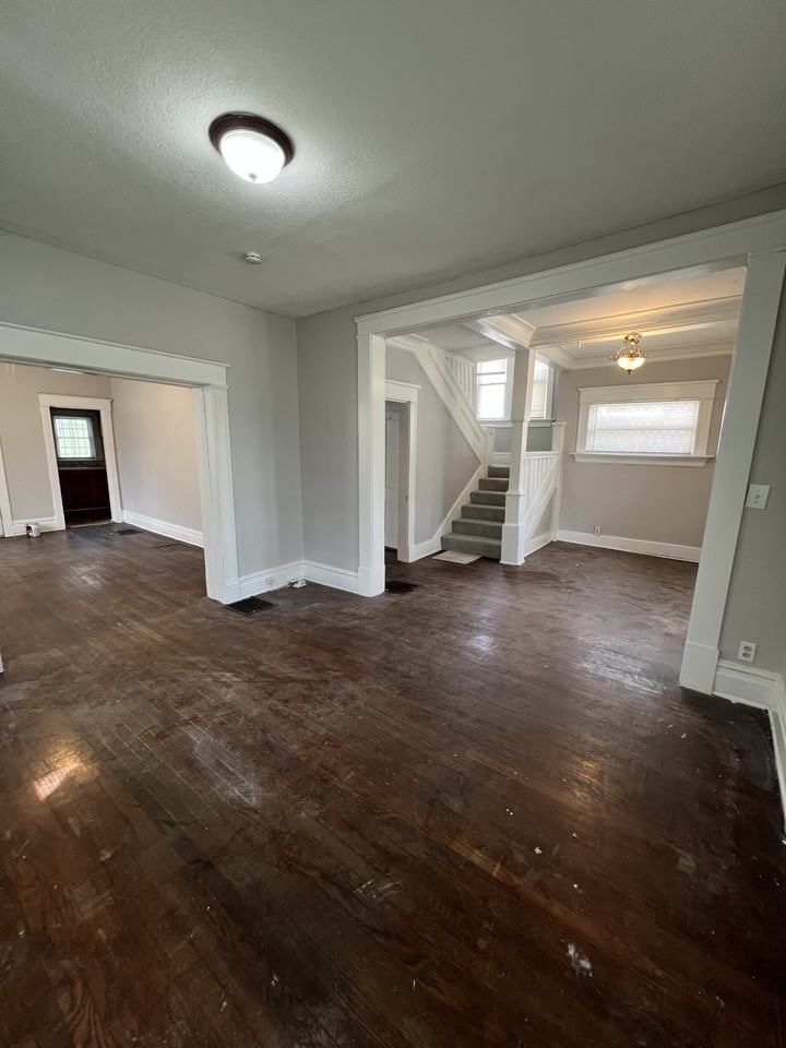 3850 E 62nd St #1 - Photo 4 of 17