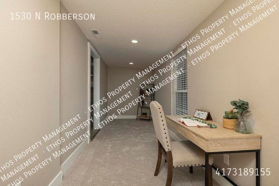 1530 N Robberson Ave - Photo 6 of 19