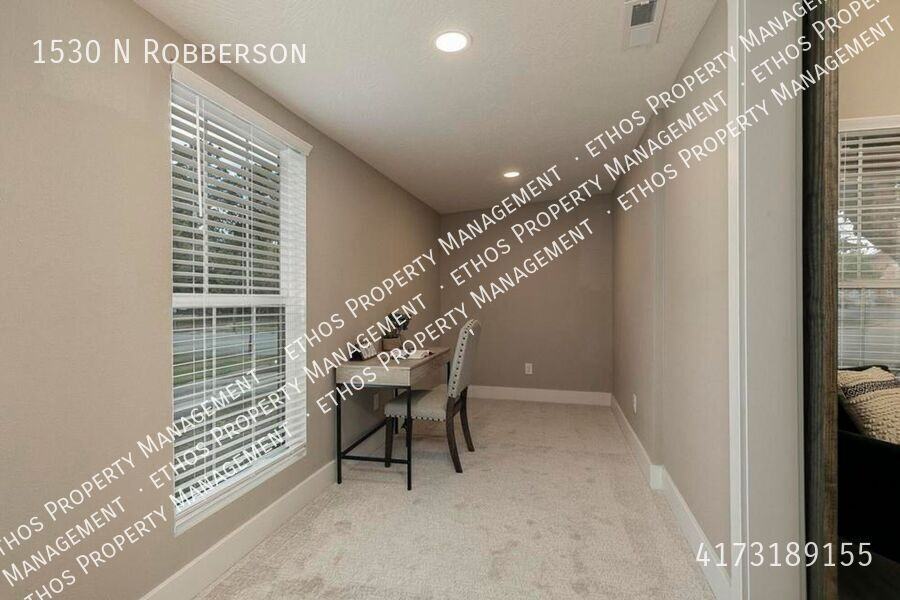 1530 N Robberson Ave - Photo 7 of 19