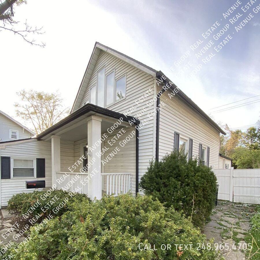 415 Gardenia Ave - Photo 2 of 19