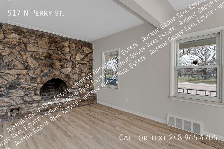 917 N Perry St - Photo 5 of 37