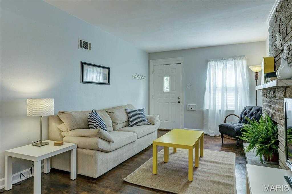 1437 Collins Ave - Photo 3 of 22