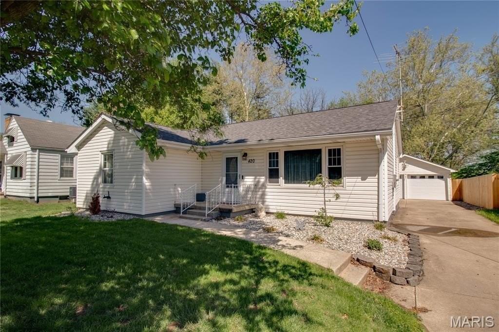 420 Keller St - Photo 3 of 35