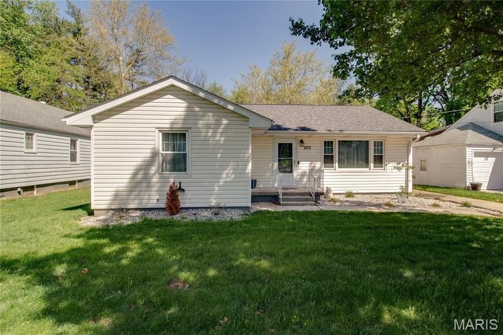 420 Keller St - Photo 4 of 35