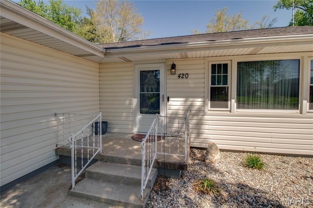 420 Keller St - Photo 5 of 35