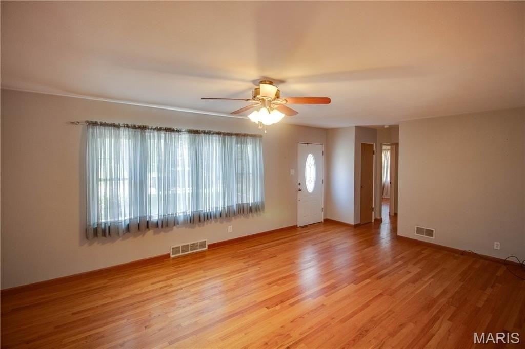 420 Keller St - Photo 6 of 35