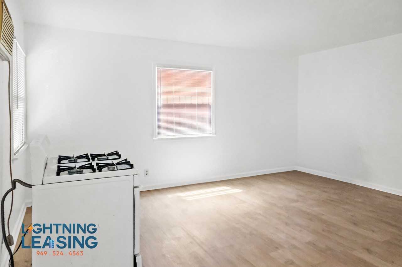 12805 Vanowen St #1 - Photo 4 of 10