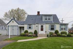 featured image of 2 Mohawk Dr