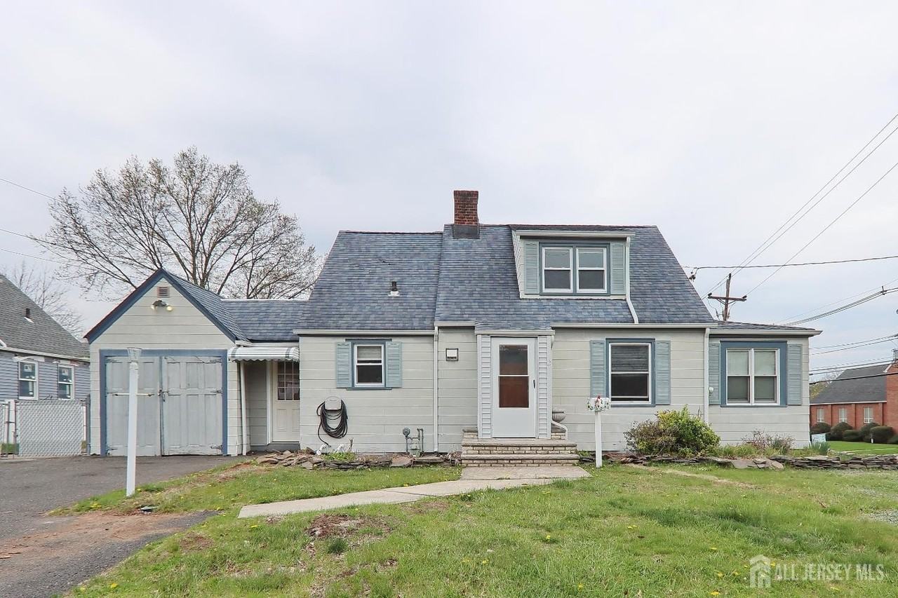 2 Mohawk Dr - Photo 2 of 34