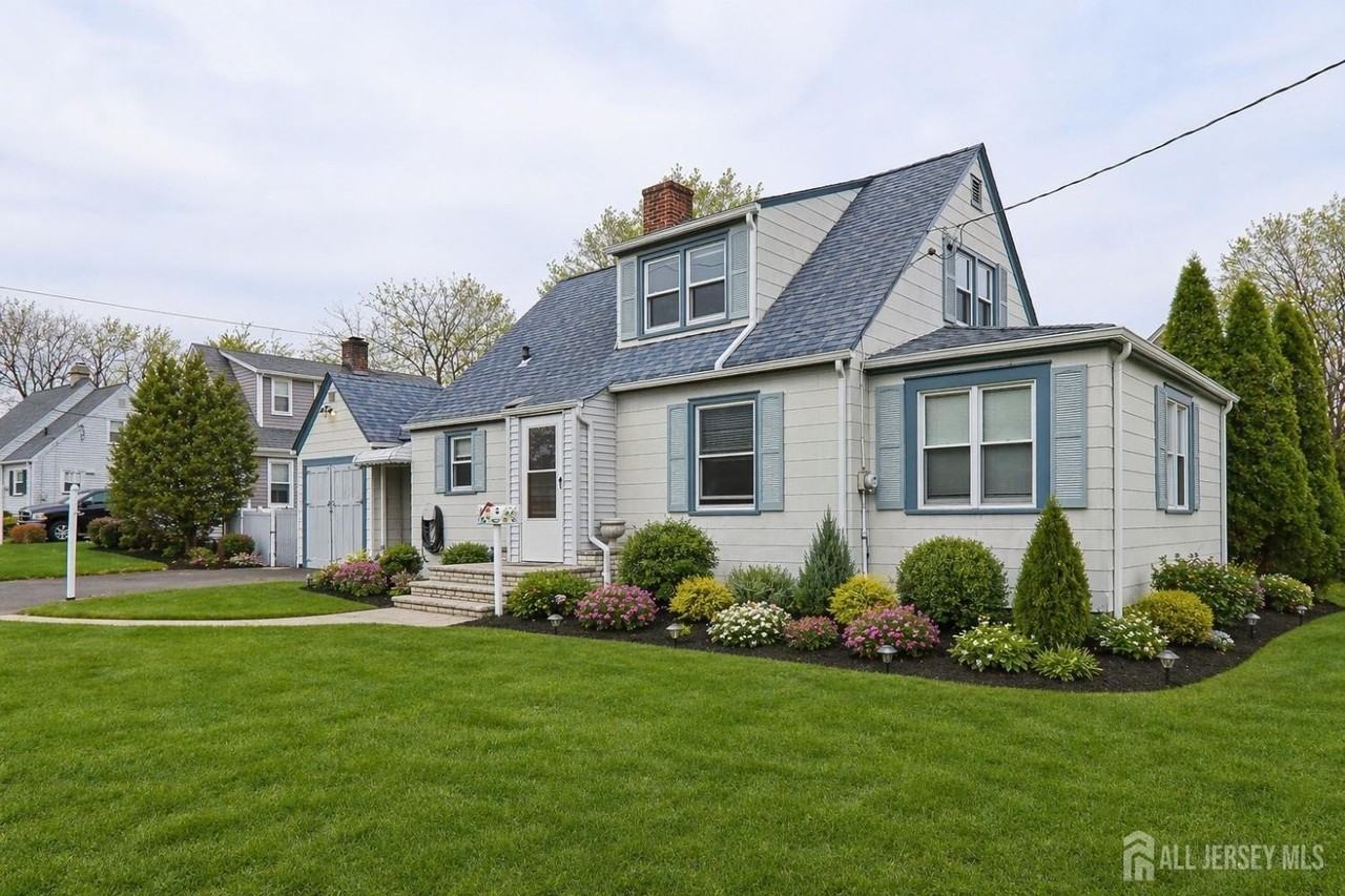 2 Mohawk Dr - Photo 3 of 34