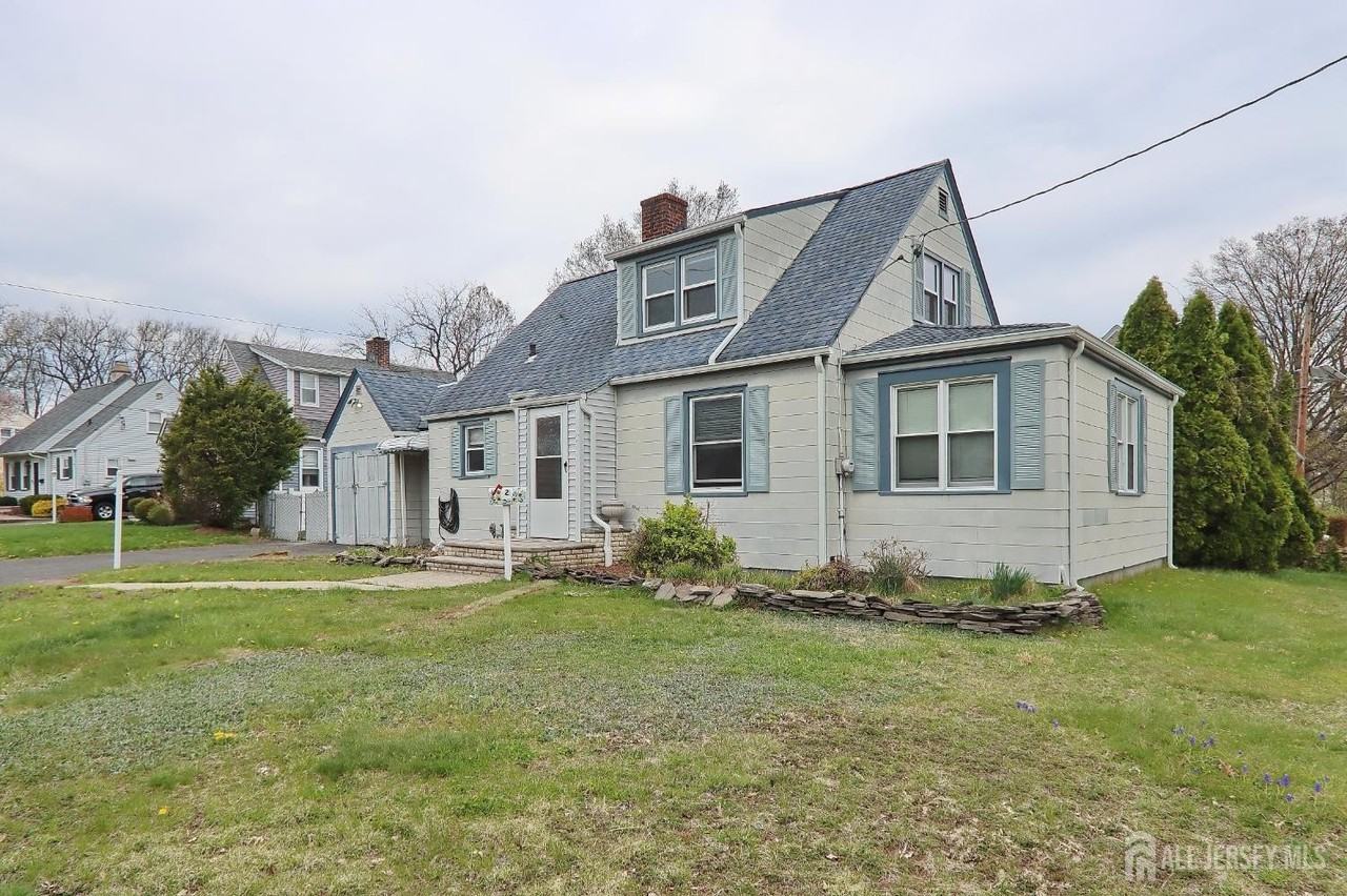 2 Mohawk Dr - Photo 4 of 34