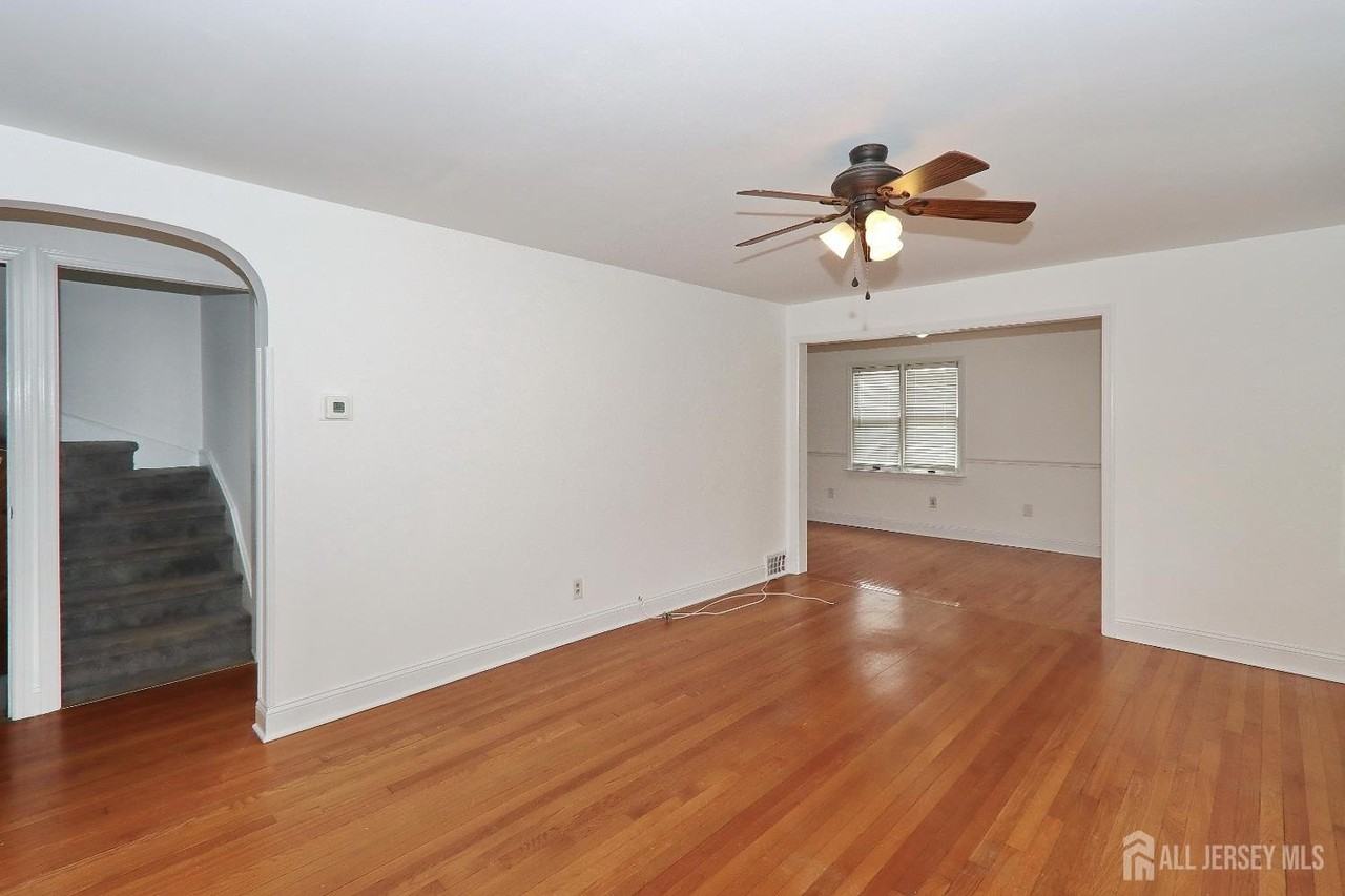 2 Mohawk Dr - Photo 5 of 34