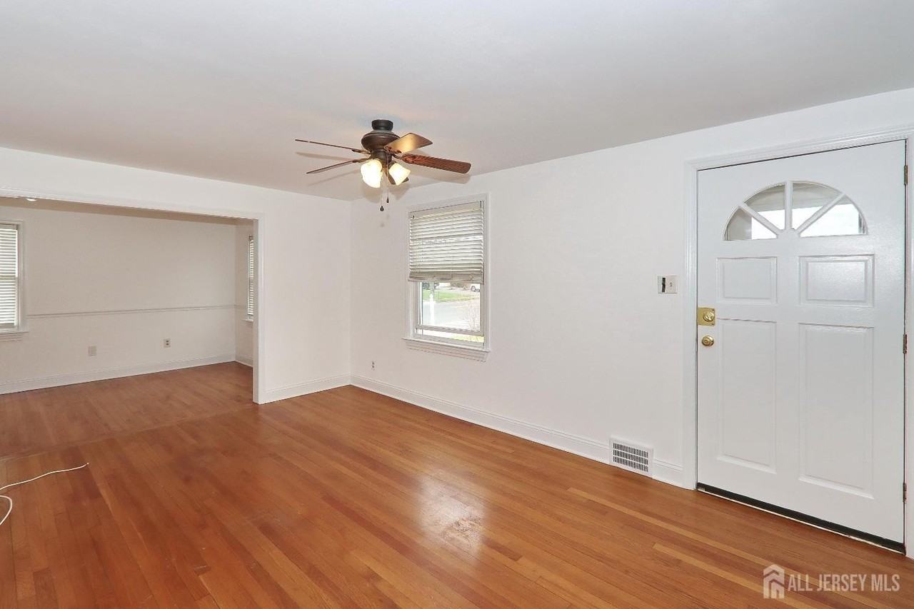 2 Mohawk Dr - Photo 7 of 34