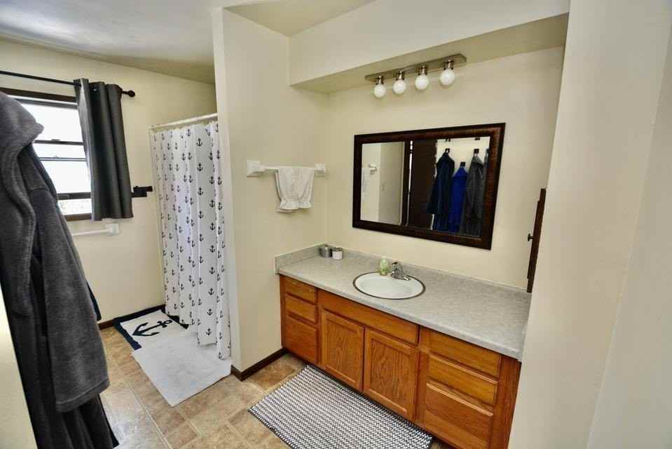 716 Saint Johns Dr - Photo 4 of 9