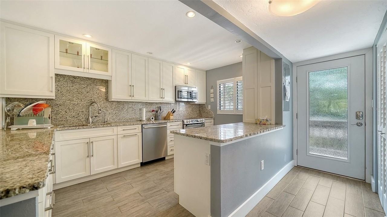 1601 Pelican Point Dr - Photo 4 of 50