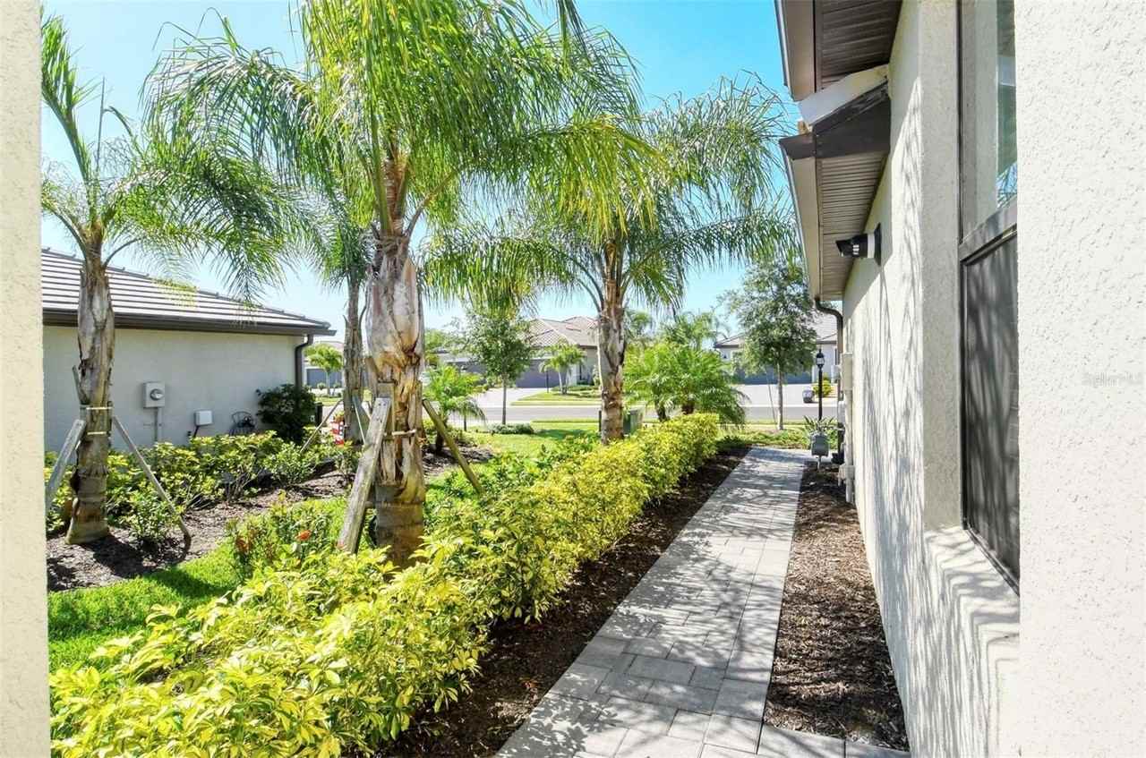 15957 Clear Skies Pl - Photo 6 of 50