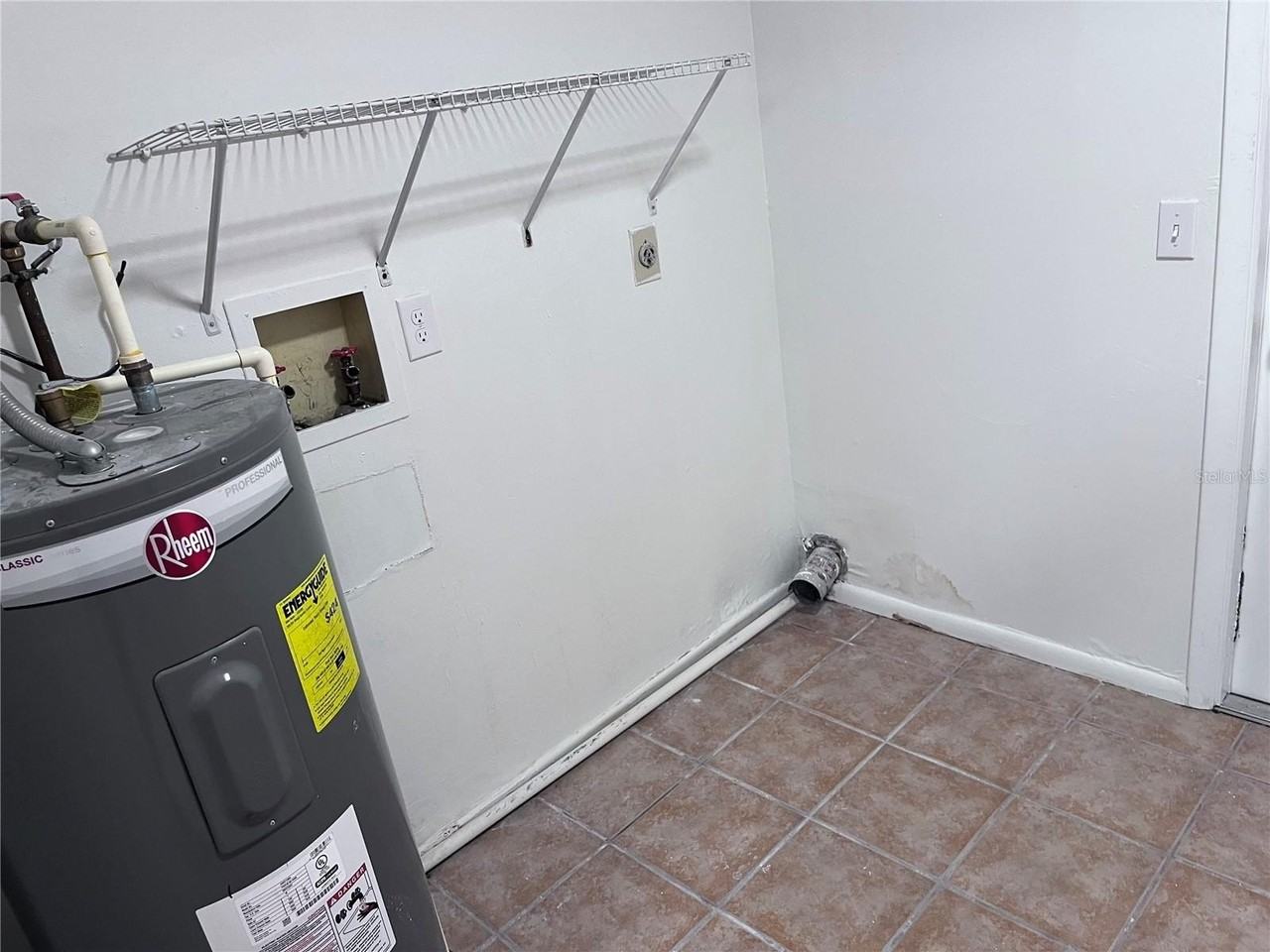 1120 36th St W - Photo 5 of 11