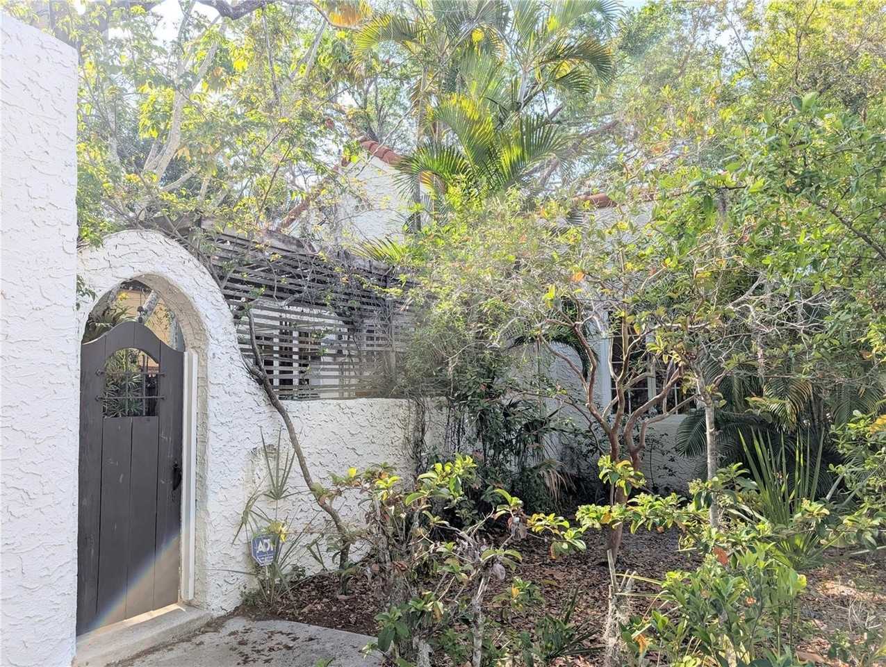 1701 Siesta Dr - Photo 2 of 19