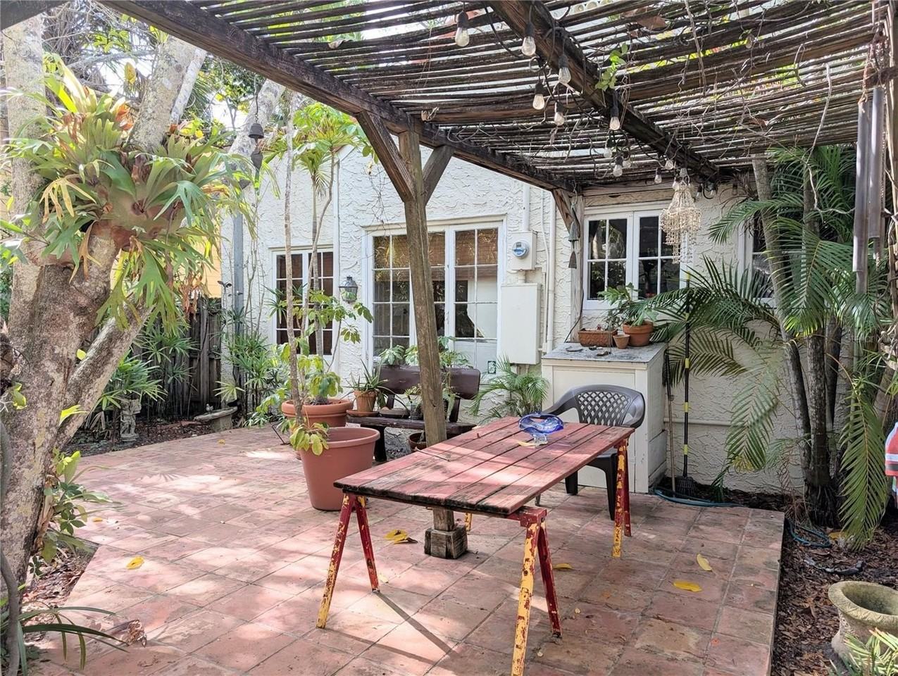 1701 Siesta Dr - Photo 3 of 19