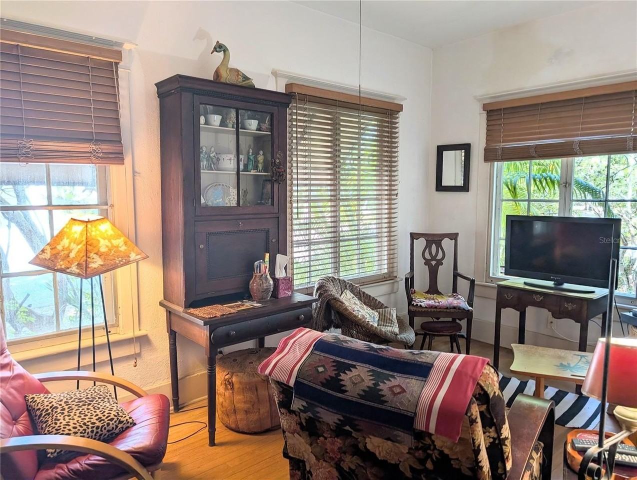 1701 Siesta Dr - Photo 5 of 19