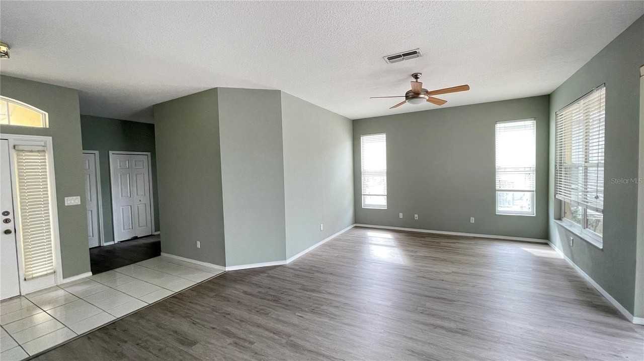 210 41st St Ne - Photo 3 of 25