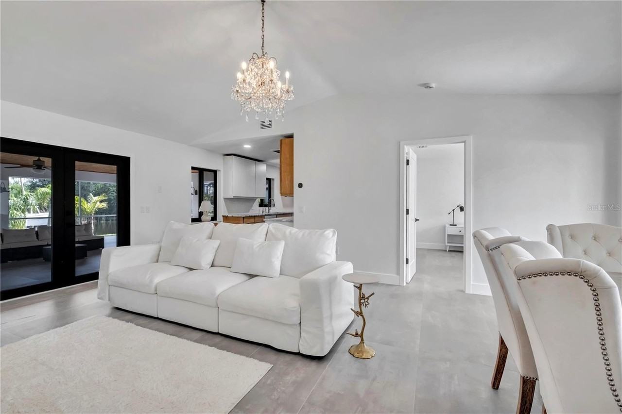 15180 Lyneburg Ave - Photo 3 of 46