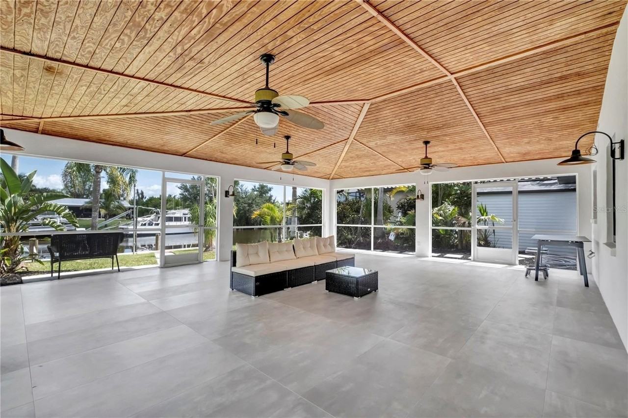 15180 Lyneburg Ave - Photo 4 of 46