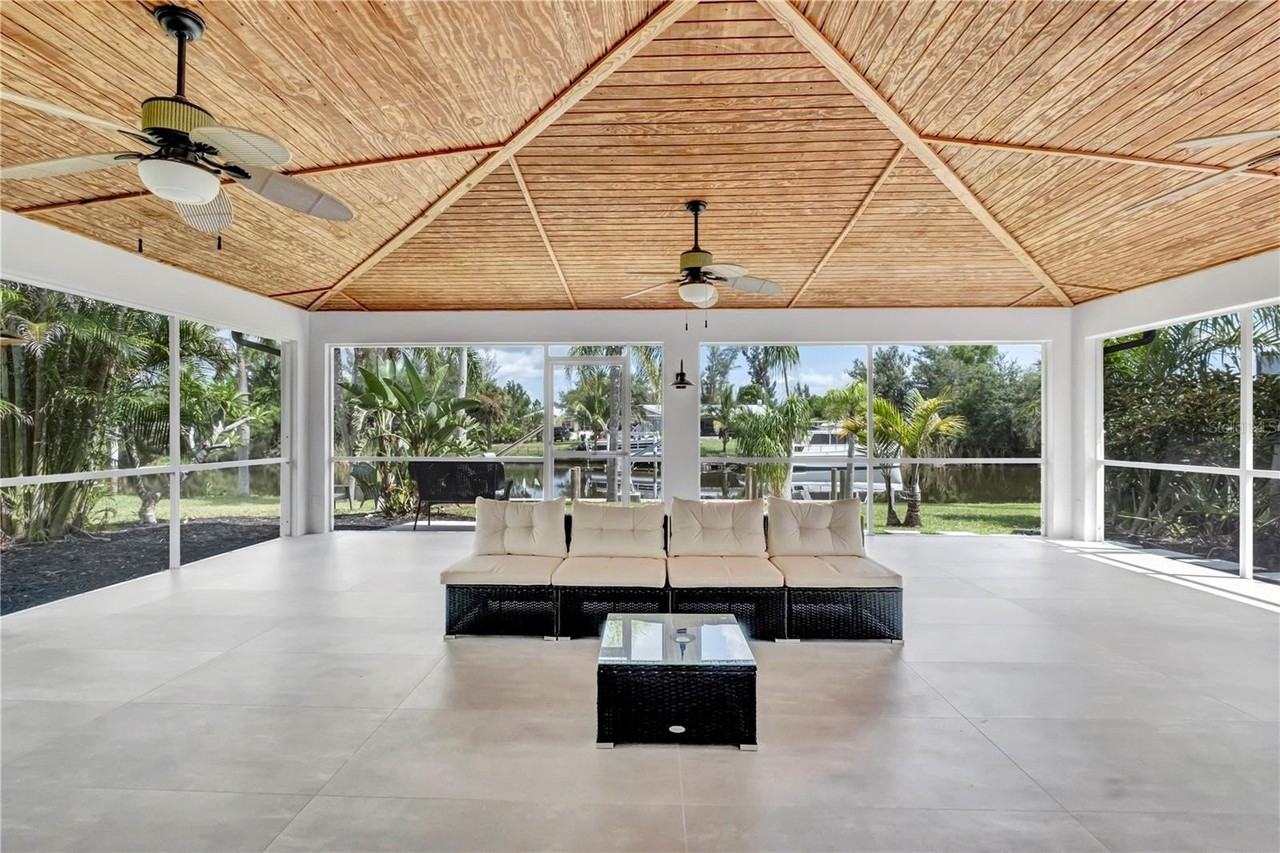 15180 Lyneburg Ave - Photo 5 of 46